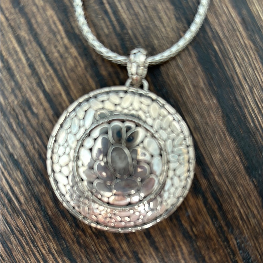 Silver Textured Pendant Necklace